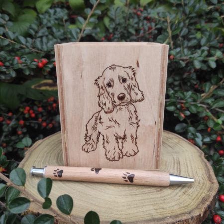 Egyedi fa toll és ceruzatartó - kutyusos grafikával - spániel rajzzal