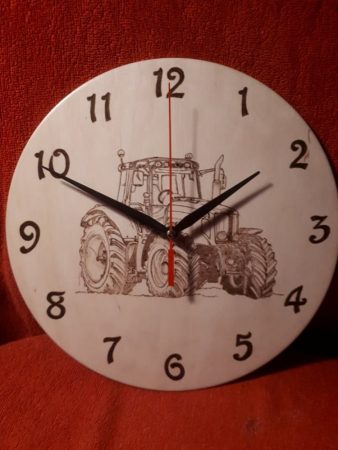 Falióra - Traktor grafikával
