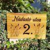 Házszámtábla - Egyedi, kézzel rajzolt és gravírozott fa tábla Házszámtábla - Egyedi, kézzel rajzolt és gravírozott fa tábla