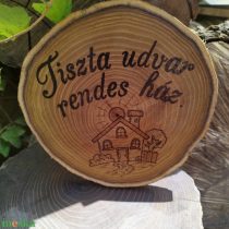 Tiszta udvar, rendes ház tábla
