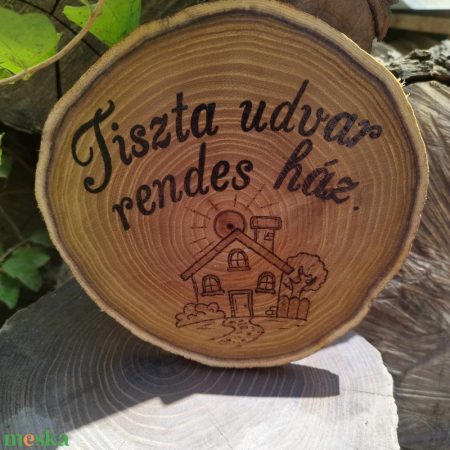 Tiszta udvar, rendes ház tábla